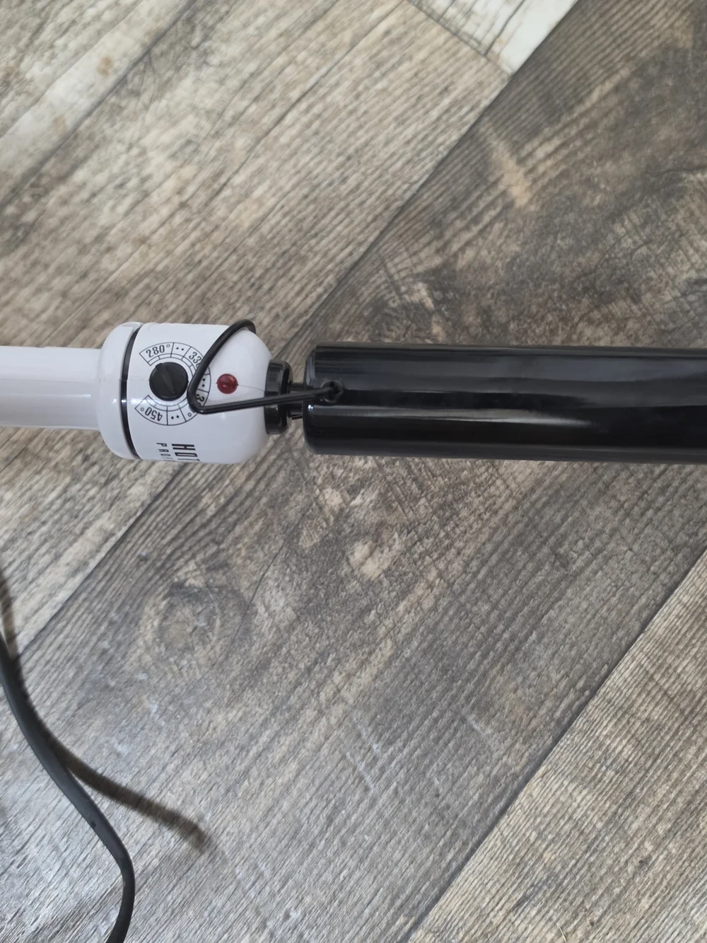 HOT TOOLS Ceramic Curling Wand in Black and White